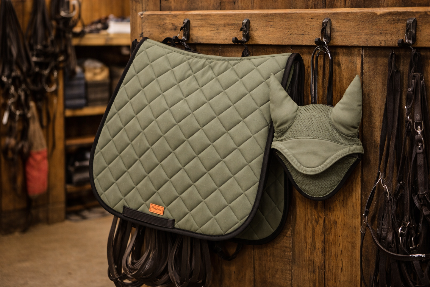 Tapis de selle et Bonnet Cheval Pegasus – Set Équestre Absorbant & Respirant